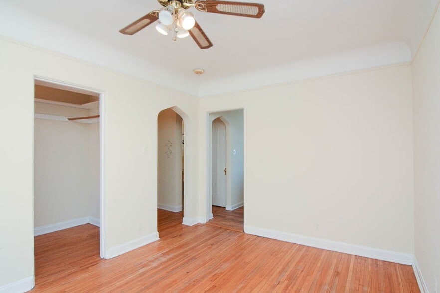 Building Photo - 4416 N Wolcott Ave