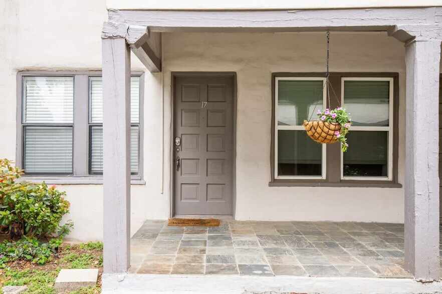 Building Photo - 203 W Magnolia Ave