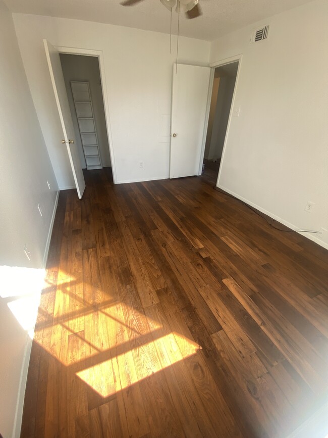 Primary Photo - 104 N Heights Dr