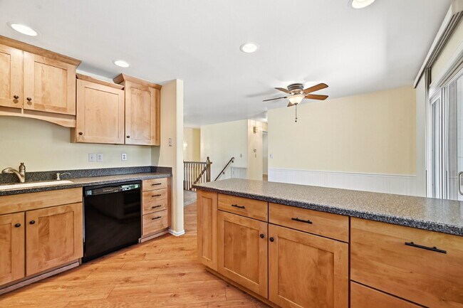 Building Photo - $1,995.95 4-bed, 1.5 bath, located in Colorado Springs with a large back yard