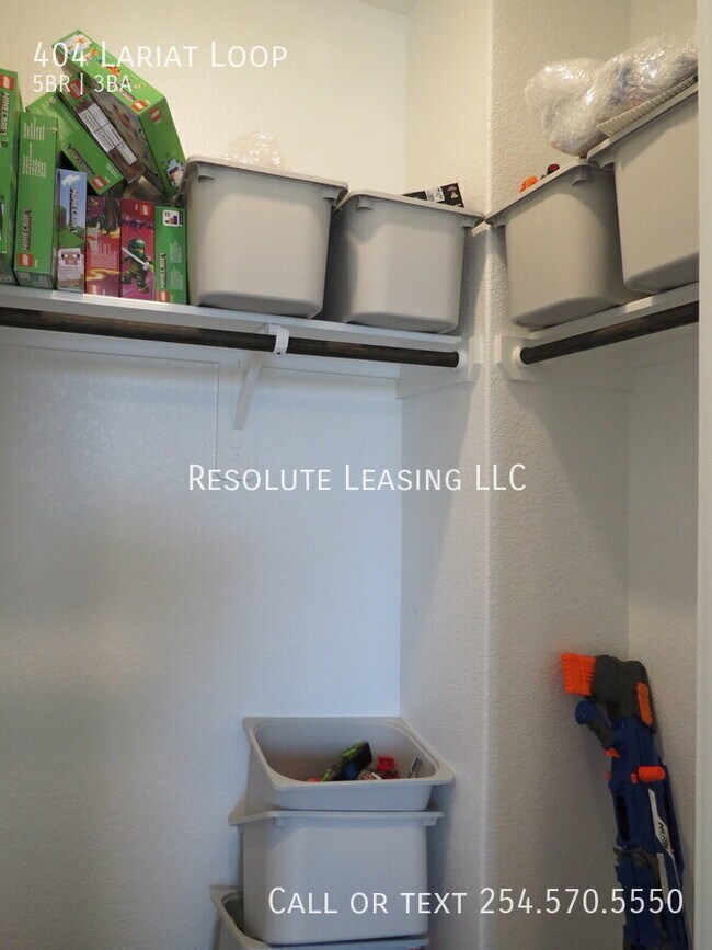 Building Photo - 404 Lariat Lp