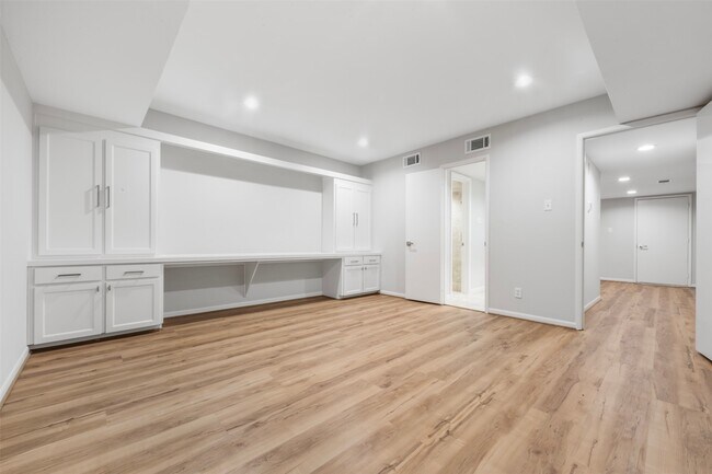 Building Photo - 3141 Bissonnet St