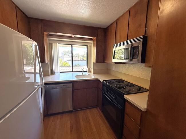 Building Photo - UPPER END UNIT TWO BED / TWO BATH CONDO IN...