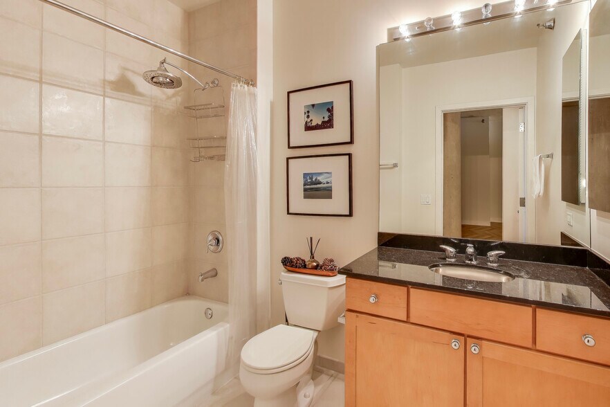 Building Photo - 720 N Larrabee St