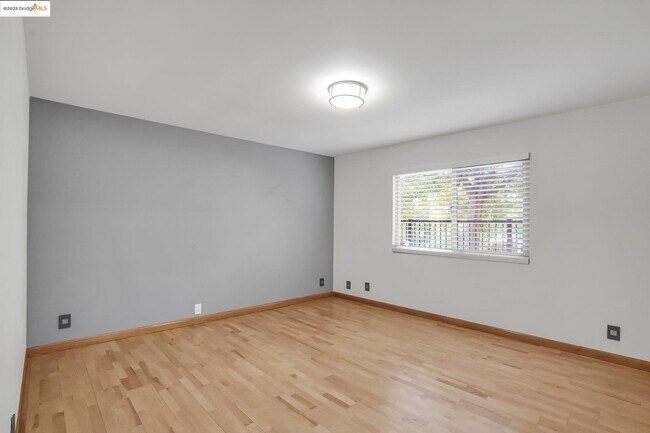 Building Photo - 21 Ironwood