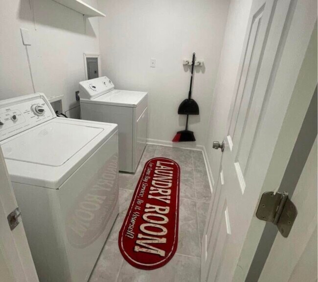 Building Photo - 8604 Wayfield Ct