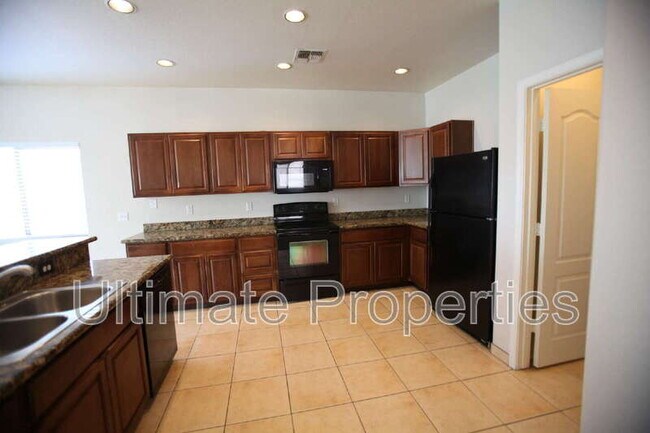 Building Photo - 2215 N 92nd Glen