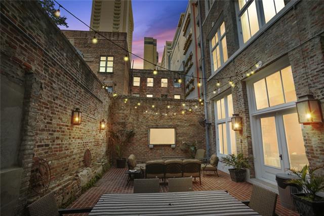 Building Photo - 216 Chartres St