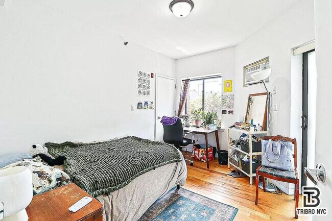 Building Photo - 3 bedroom in BROOKLYN NY 11221
