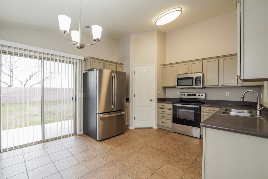 Building Photo - 25279 W Parkside Ln S