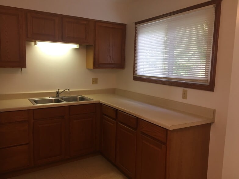 Building Photo - 19450 Royalton Rd