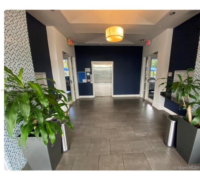 Building Photo - 1789 NE Miami Gardens Dr