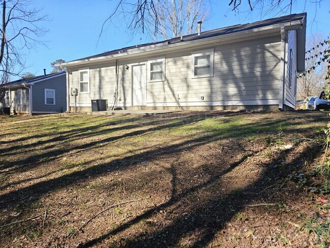 Building Photo - 3046 Embry Way SE