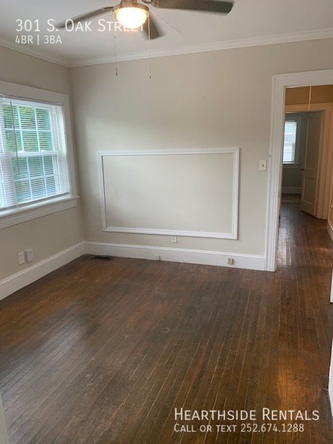 Building Photo - 301 S Oak St