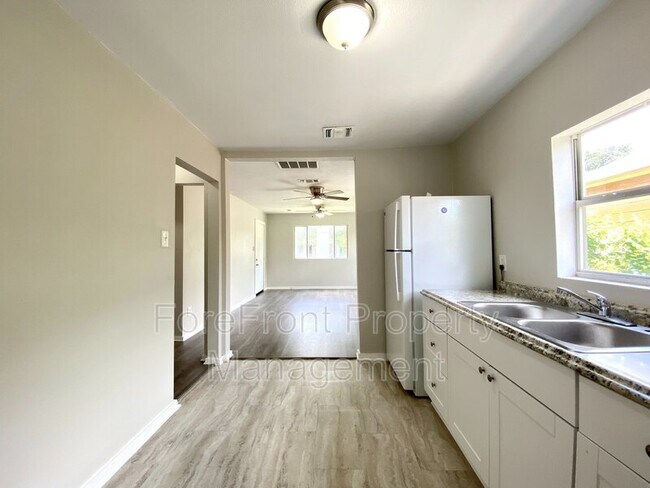 Building Photo - 1445 Delgado St