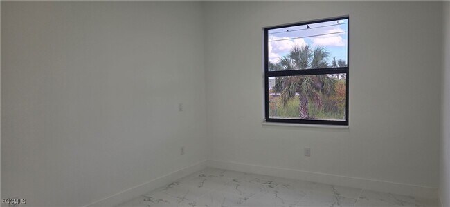 Building Photo - 2013 NE 15th Pl