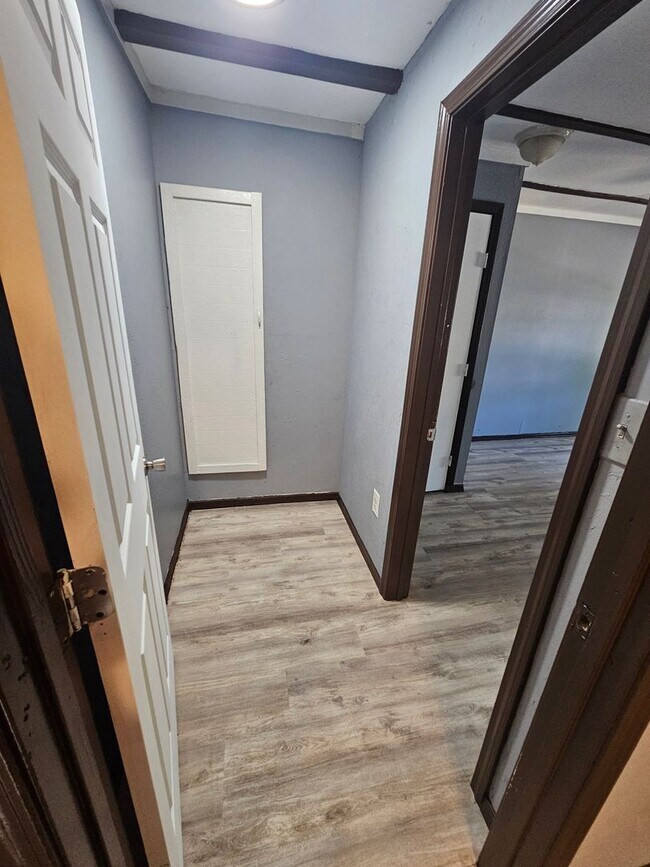 Building Photo - 3 bedroom 1 bath