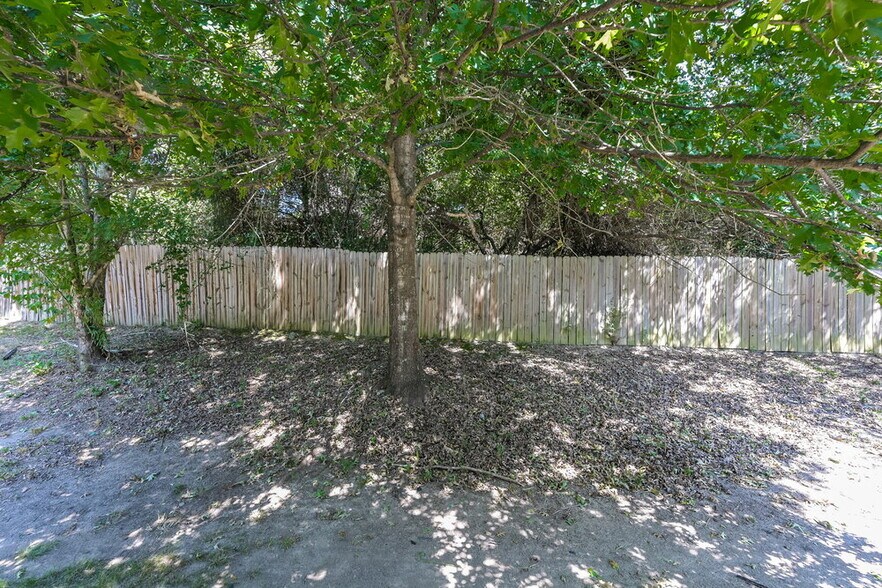 Building Photo - 2167 Mulberry Ln