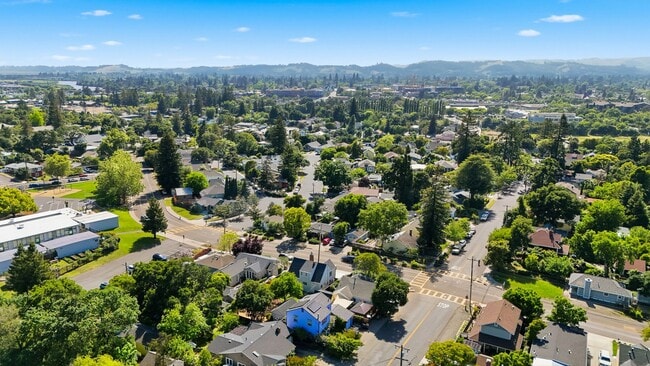 Building Photo - Charming 2 bed, 1.5 bath Alta Heights Home