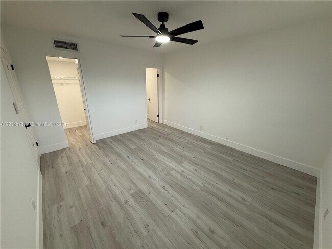 Building Photo - 7901 S Colony Cir