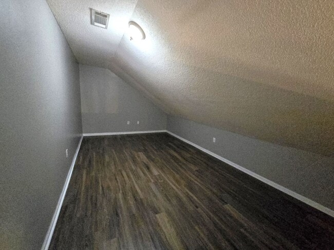 Building Photo - Rent INCLUDES water/sewer and yard maintenance.