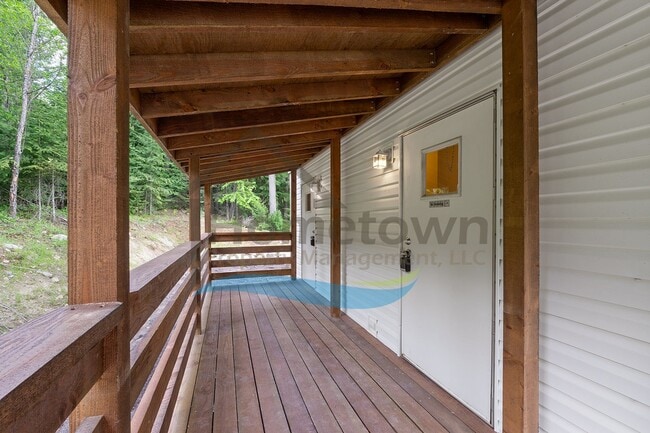Building Photo - 2 Bedroom 1 Bath Home with Off Street Parking Available in Sagle!