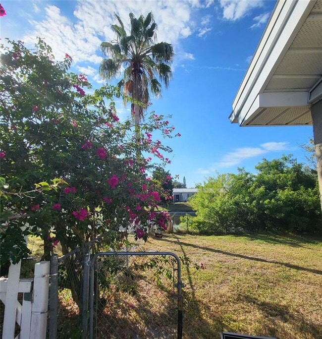 Building Photo - 4004 Grayton Dr