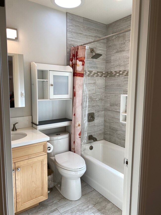 Building Photo - 2571 S Bundy Dr