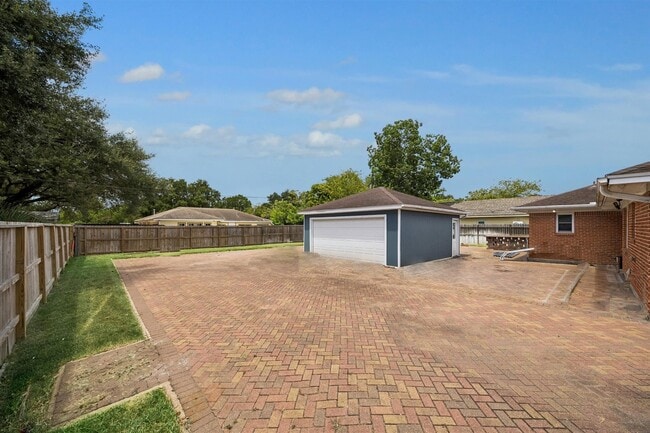 Building Photo - 207 Eldridge Rd