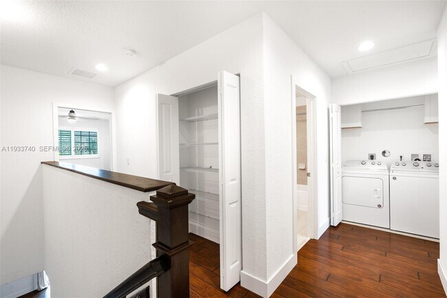 Building Photo - 4652 Horseshoe Cir