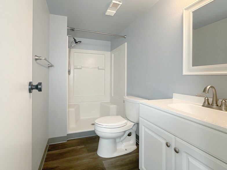 Building Photo - 8555 Fairmount Dr