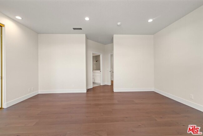 Building Photo - 18500 St Moritz Dr