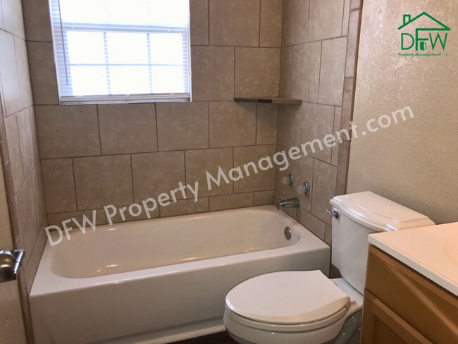 Building Photo - 2206 NW 26th St