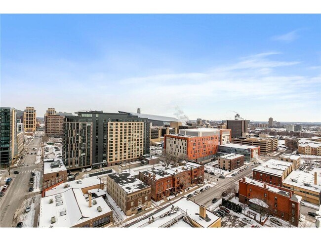 Building Photo - 929 Portland Ave