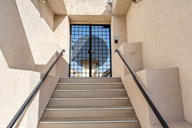 Building Photo - Remodeled 2 bed/2bath in Imperial Beach