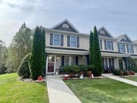 Building Photo - Beautiful 3Bedroom/3Bath Town-Home