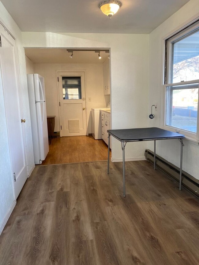 Building Photo - 2 Bedroom 1 Bath Home