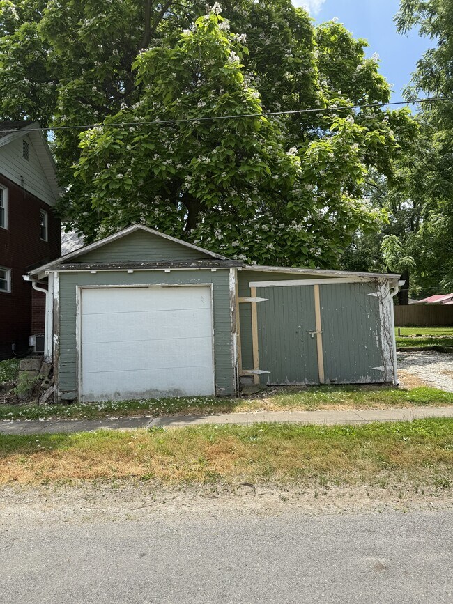 Building Photo - 521 Garfield St