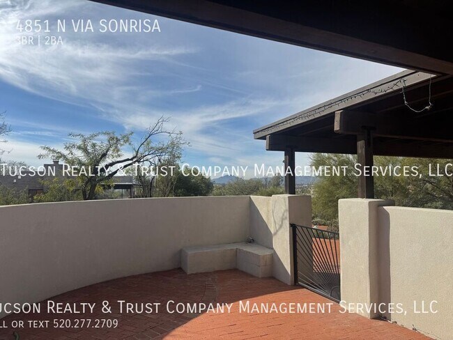 Building Photo - 4851 Vía Sonrisa