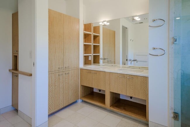 Building Photo - 2510 Skyfarm Dr