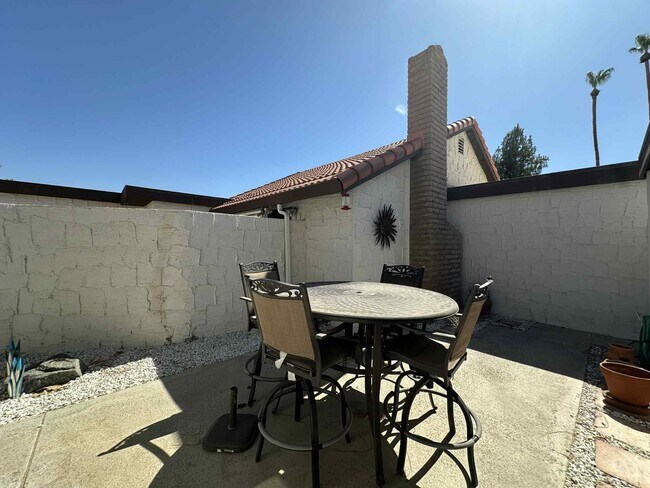 Building Photo - 2350 E Miramonte Cir