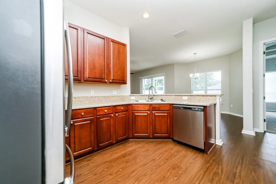 Building Photo - 3708 Southbank Cir