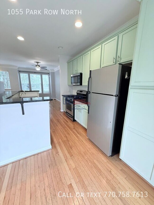 Building Photo - 1055 Park Row N