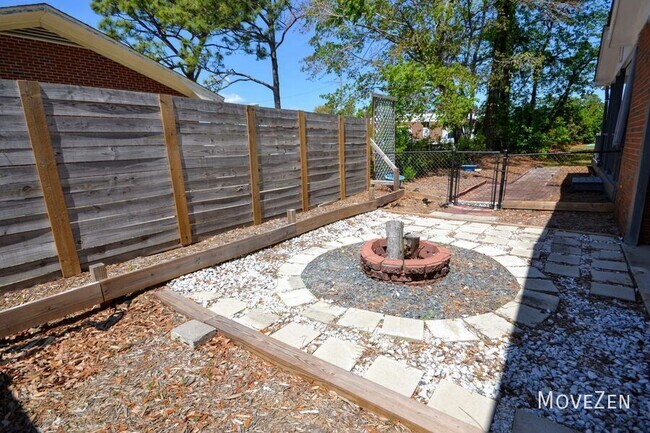 Building Photo - 23 Beauregard Dr