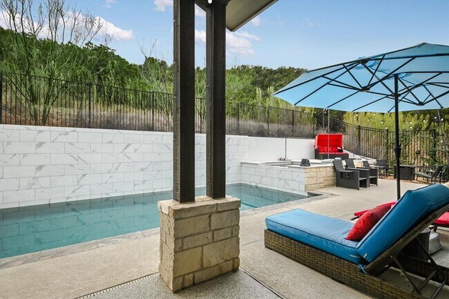 Building Photo - 501 Anfield Cir