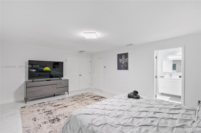 Building Photo - 1247 Jackson St