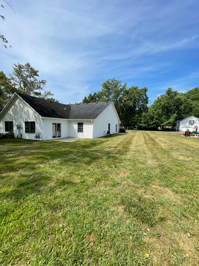 Building Photo - 10717 N Park Ave