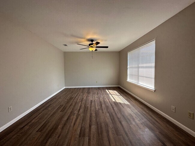 Building Photo - 7316 Sanger Ave