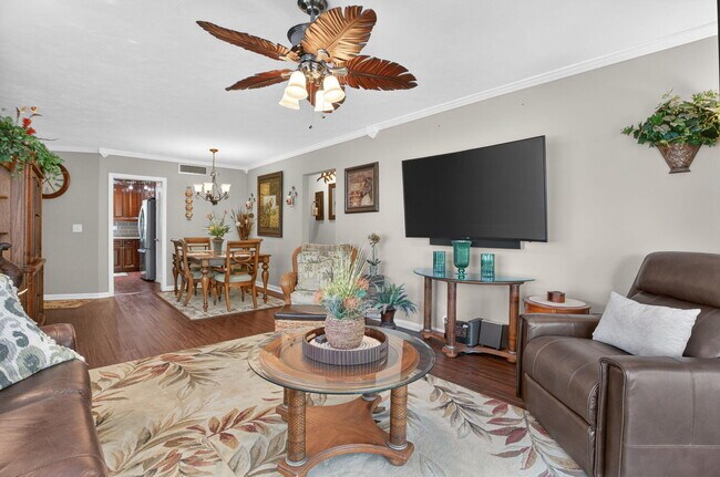 Building Photo - 6 Garden St