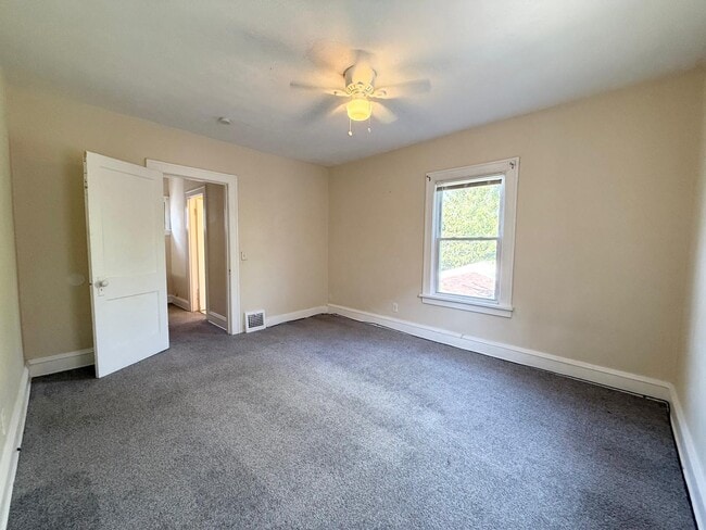Building Photo - 3545 W 129th St